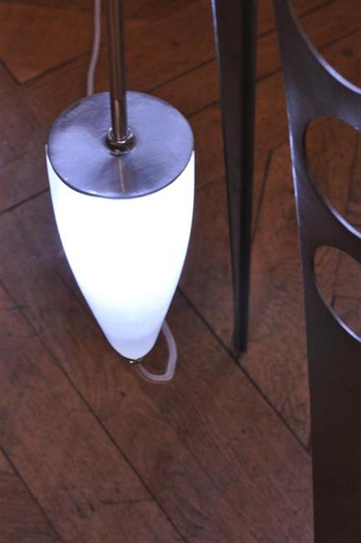 Lampe de salon tripode biodesign. Acier et résine